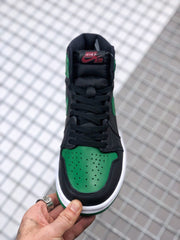 Air Jordan 1 High Pine Green Sneakers 555088-030