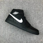 Jordan Air Jordan 1 Mid Black White 554724-049 Sneakers