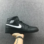 Jordan Air Jordan 1 Mid Black White 554724-049 Sneakers