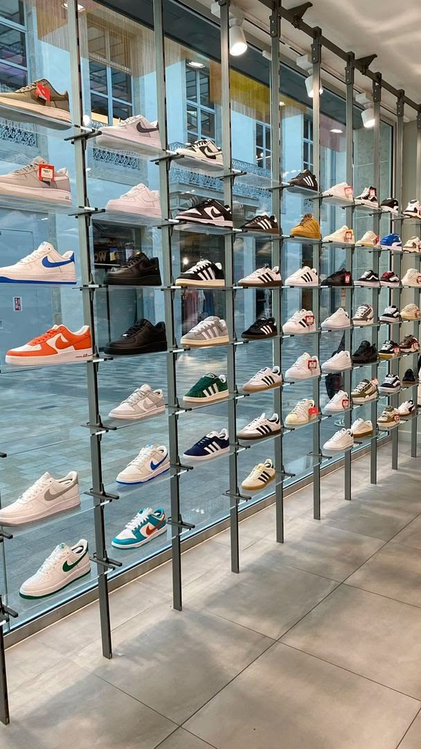 STYLE YOUR SNEAKERS