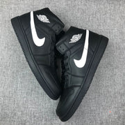 Jordan Air Jordan 1 Mid Black White 554724-049 Sneakers
