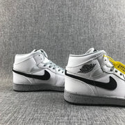 Jordan Air Jordan 1 Retro High OG White Gray Dot Sneakers