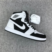 Jordan Air Jordan 1 High Black and White Sneakers 554724-113
