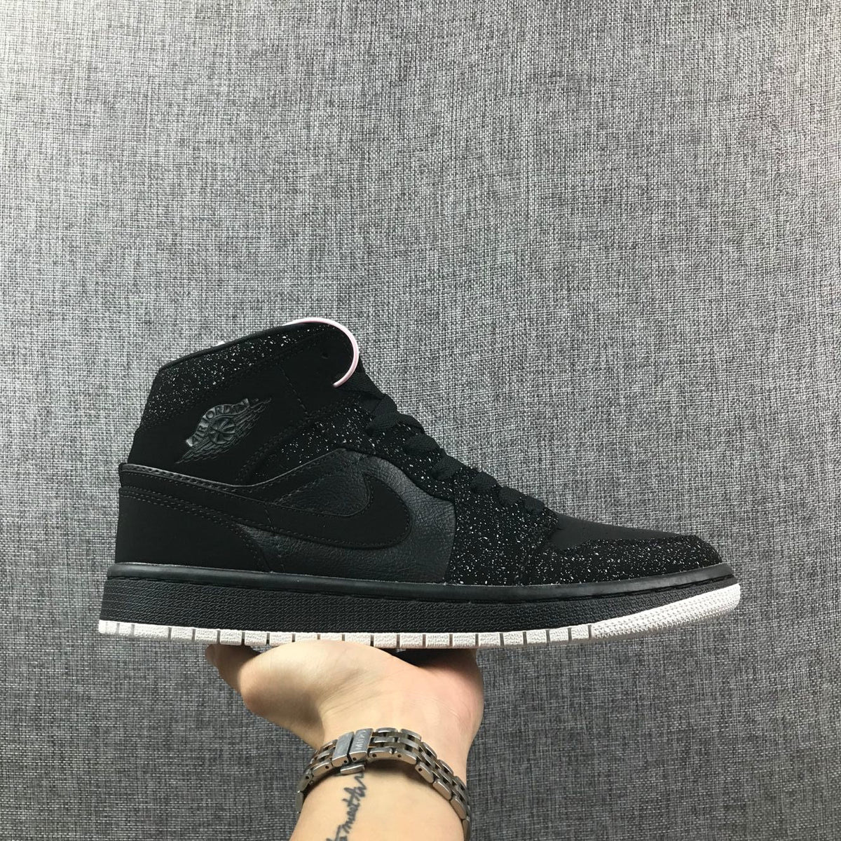 Jordan Air Jordan 1 Mid Black White 554724-001 Sneakers