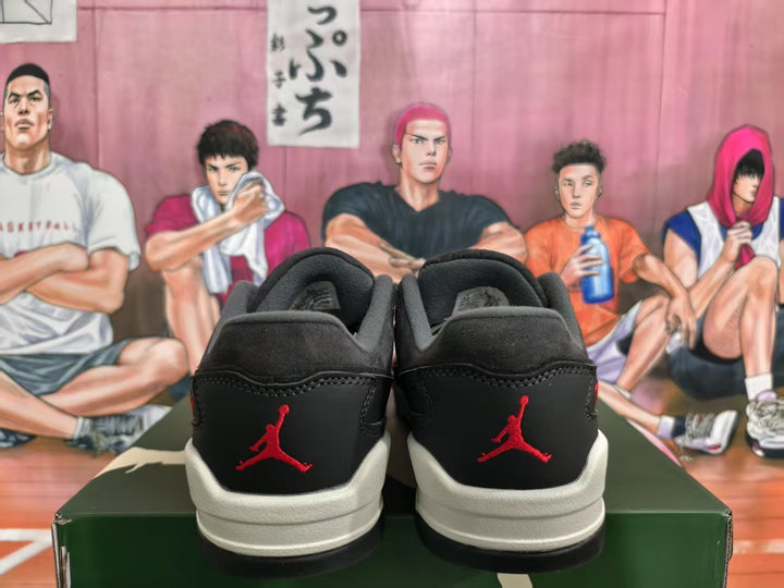 Jordan Low-Top Sneakers Black Grey Red