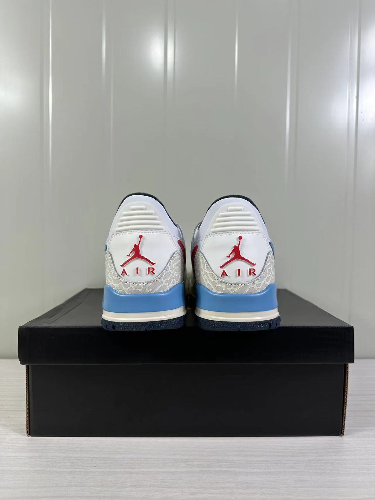 Jordan Legacy 312 Low Summit White Blue Red HM3709-141