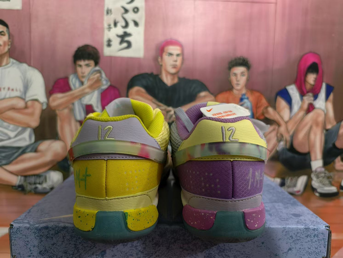 Nike Mismatched Color Sneakers
