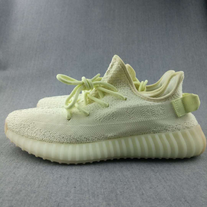 Yeezy 350 V2 Sneakers in Butter