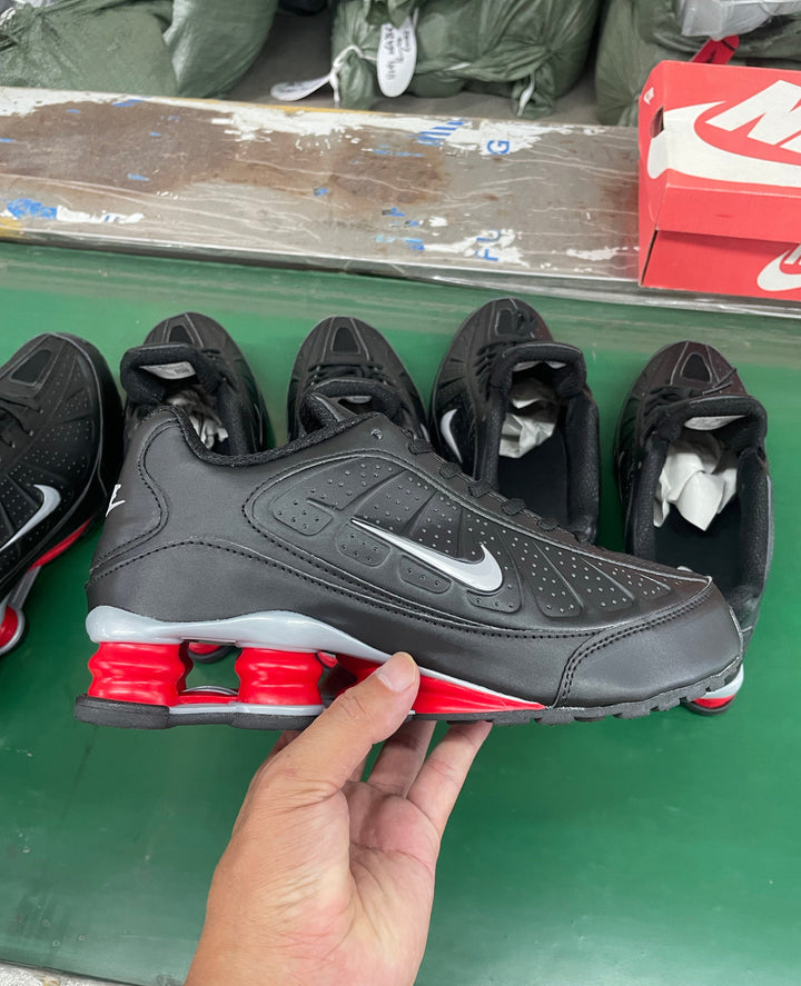 Nike Shox R4 Black and Red Sneakers
