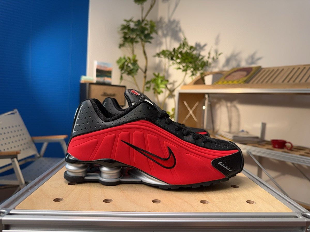 Nike Shox R4 Red and Black Sneakers